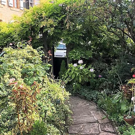 Les Jardins De Jacinthe Апартаменты *